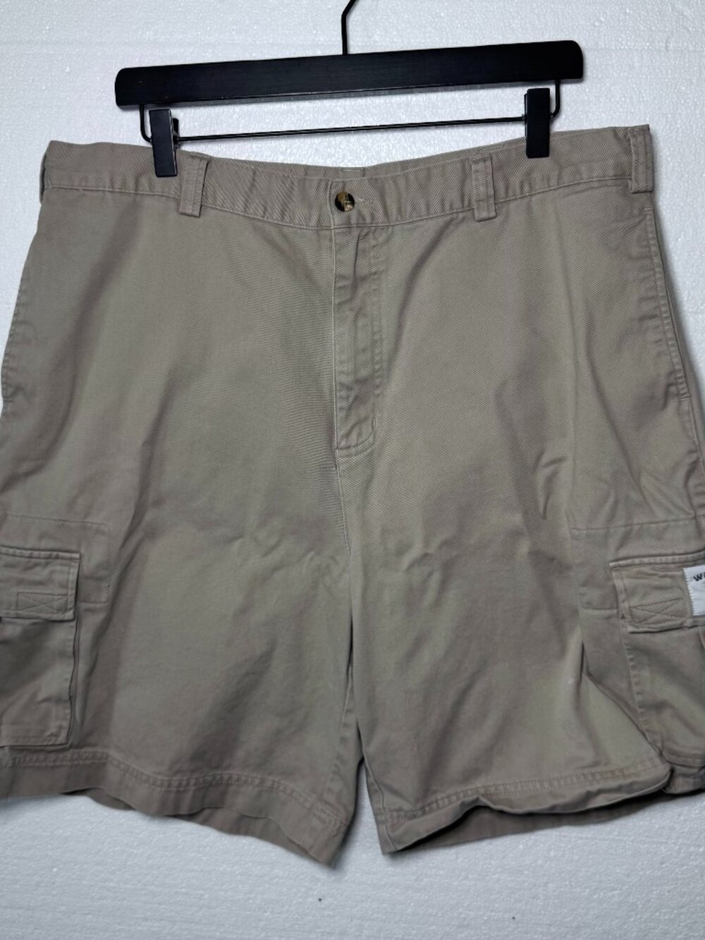 Walt Disney World Mens Size 36 Cargo Khaki Shorts Parks Mickey Mouse Patch VTG
